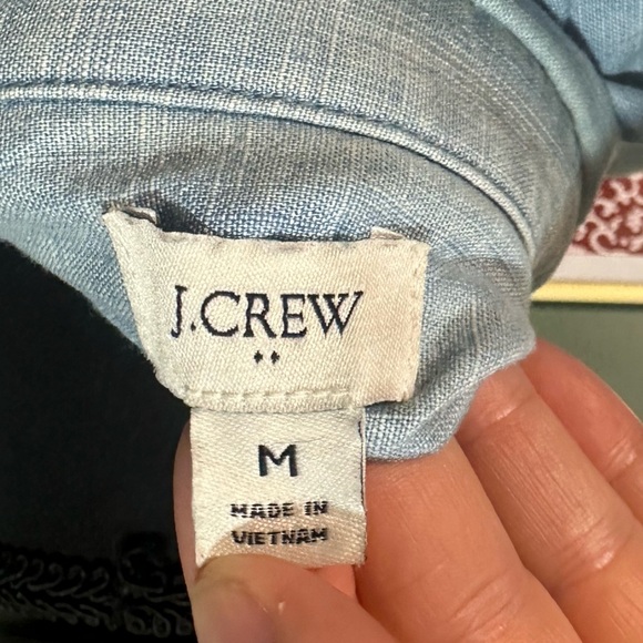 J. Crew Light Blue Button Up Top size M ❤️‍🔥 - Picture 4 of 4